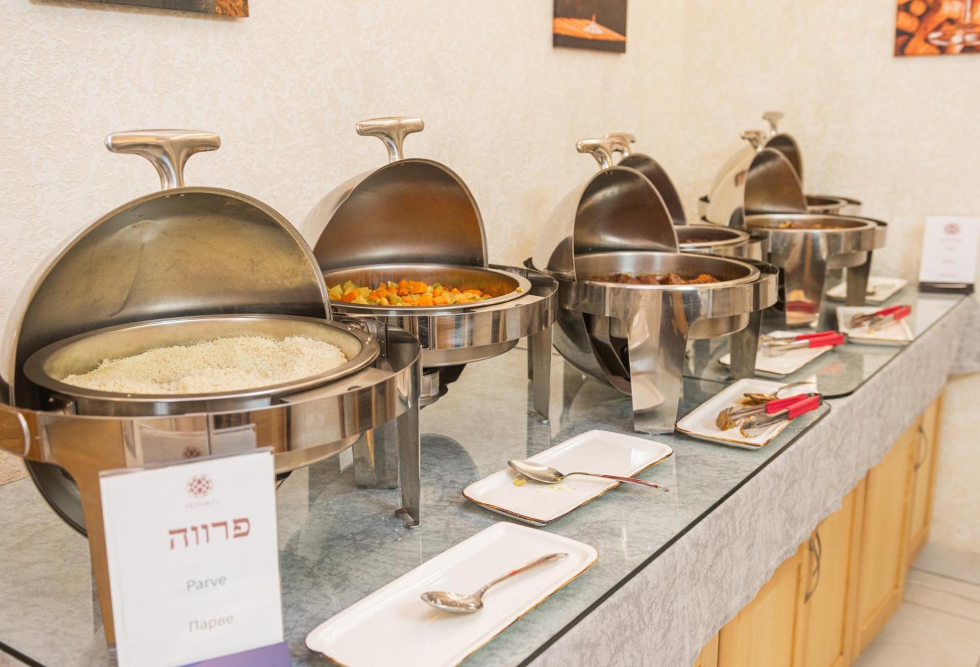 Hoshen Hotel Umany Kültér fotó