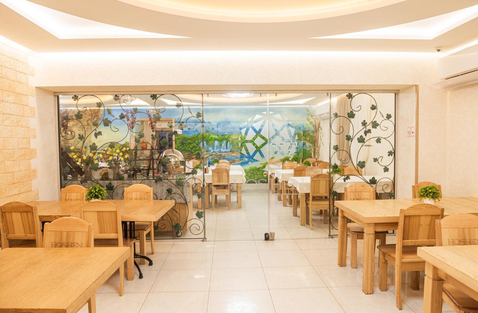 Hoshen Hotel Umany Kültér fotó