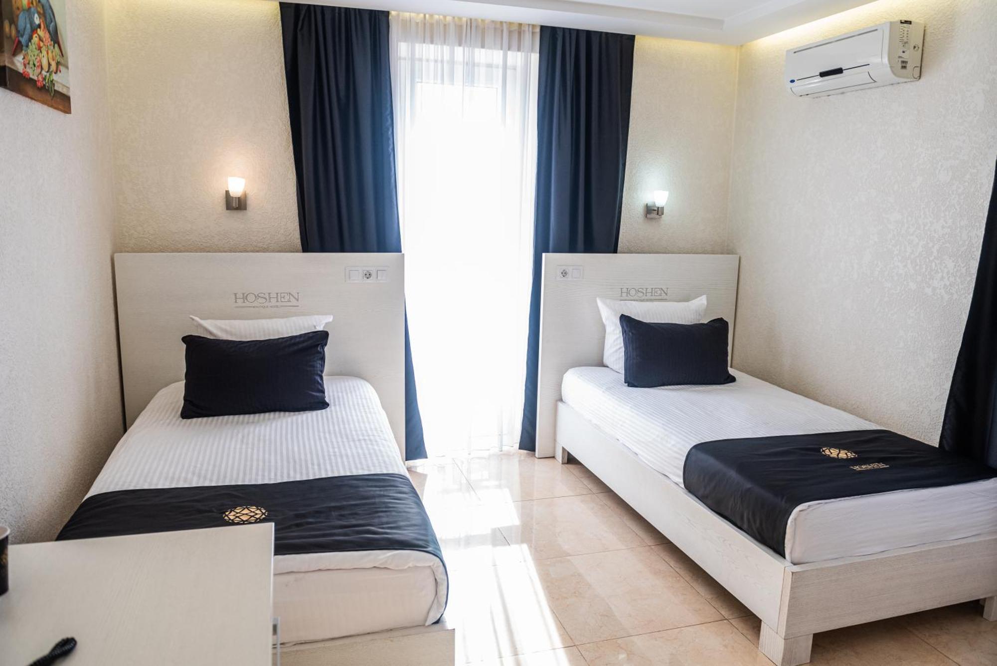 Hoshen Hotel Umany Kültér fotó