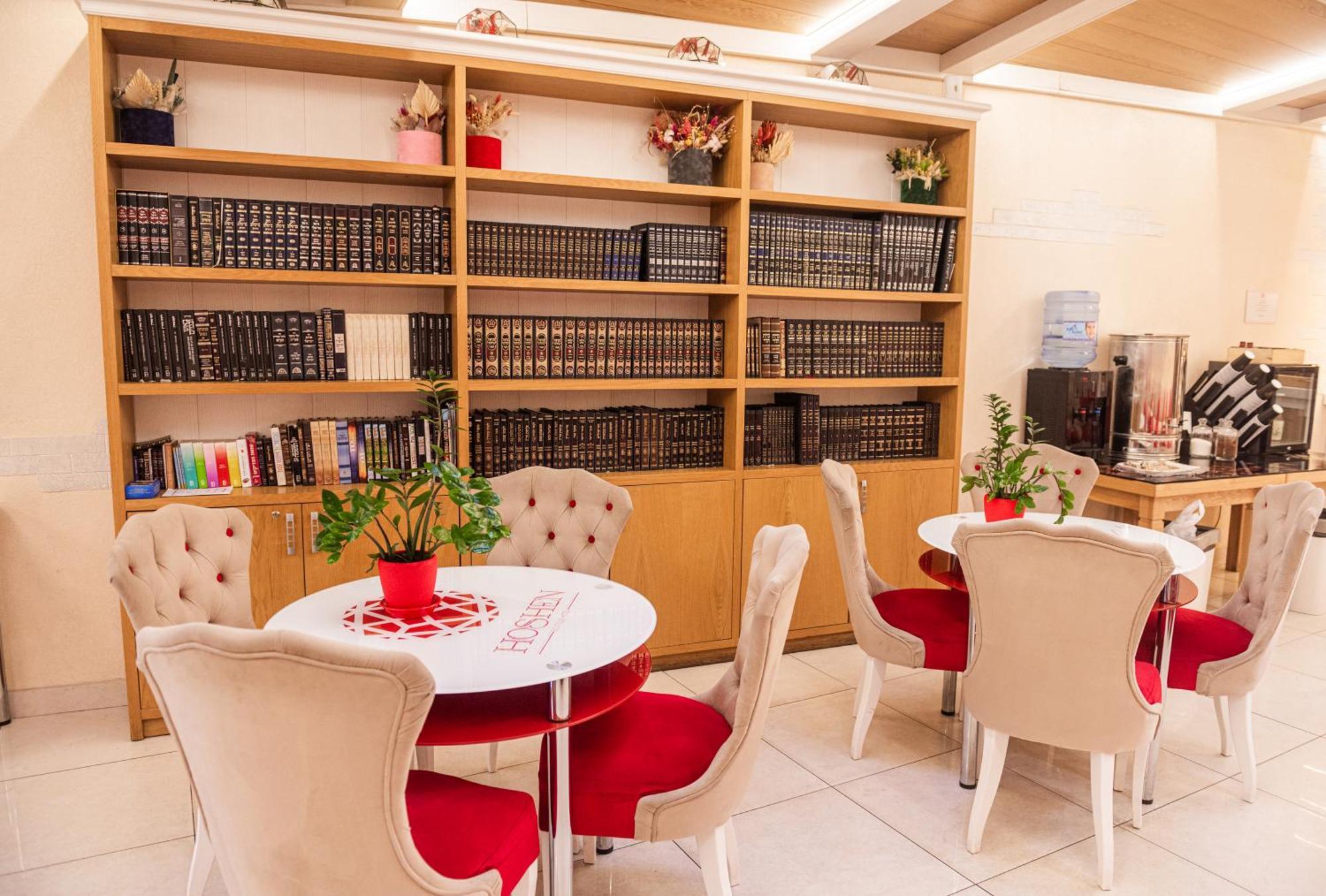 Hoshen Hotel Umany Kültér fotó