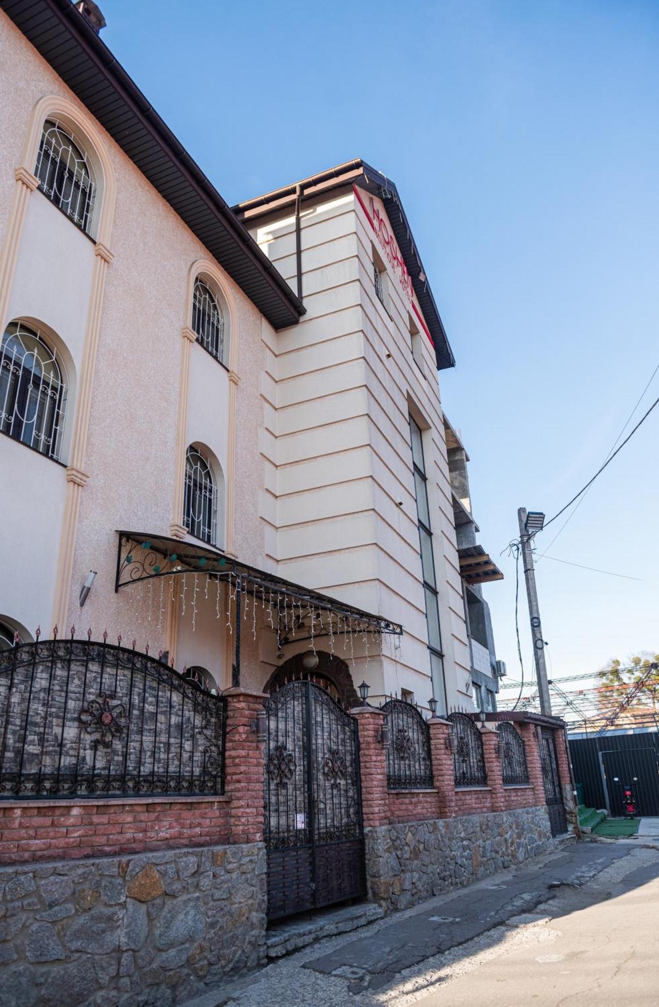Hoshen Hotel Umany Kültér fotó
