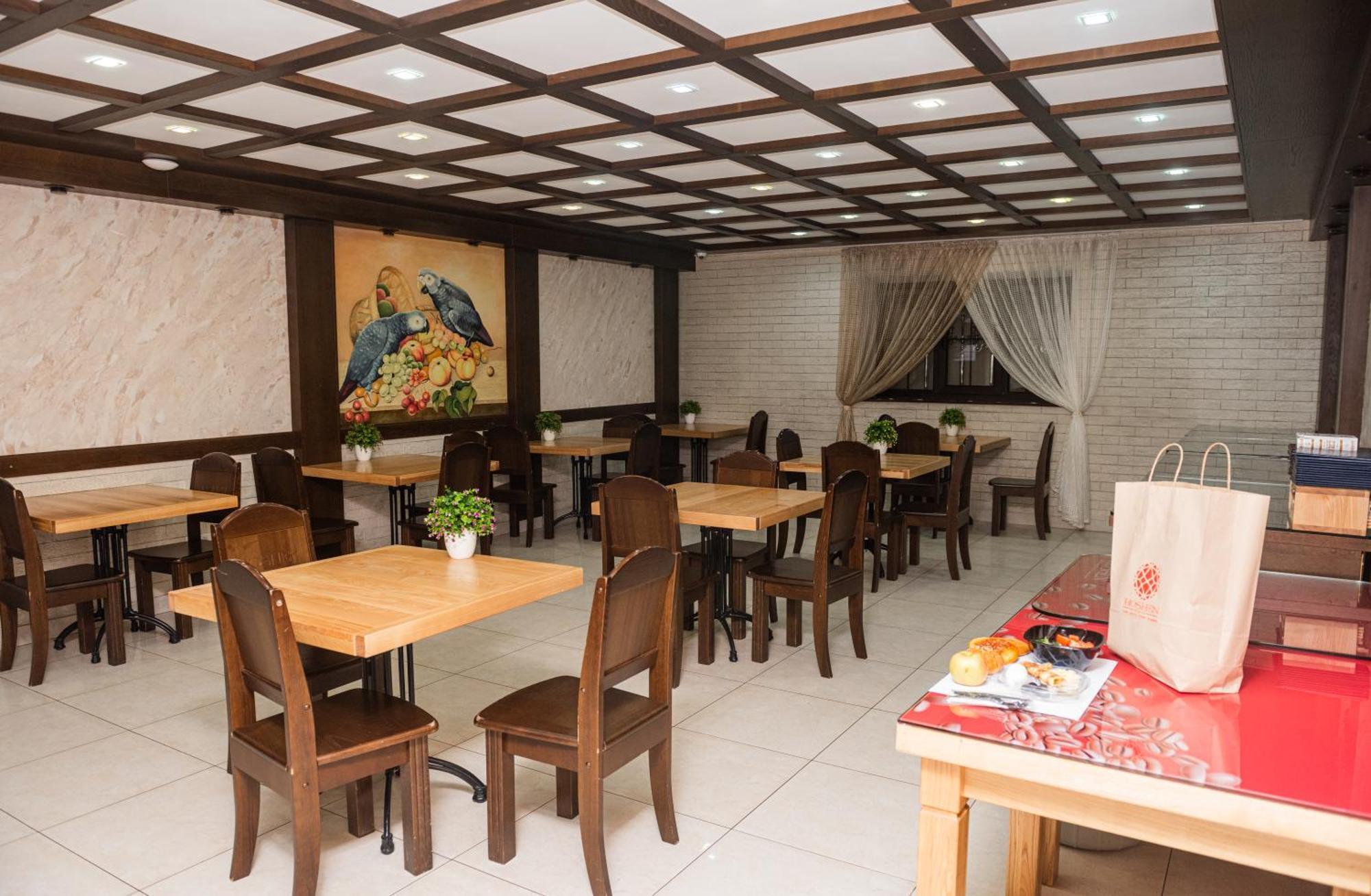 Hoshen Hotel Umany Kültér fotó