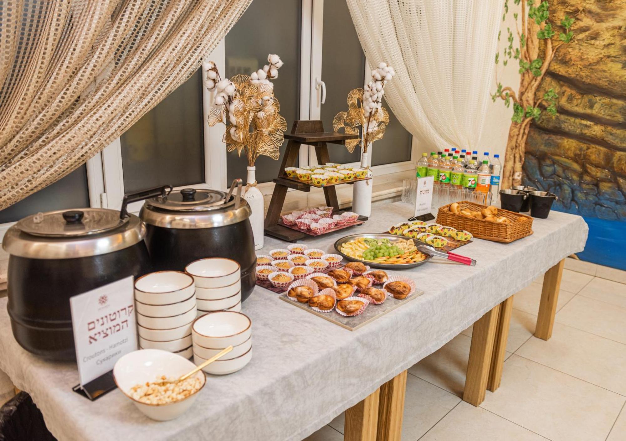 Hoshen Hotel Umany Kültér fotó