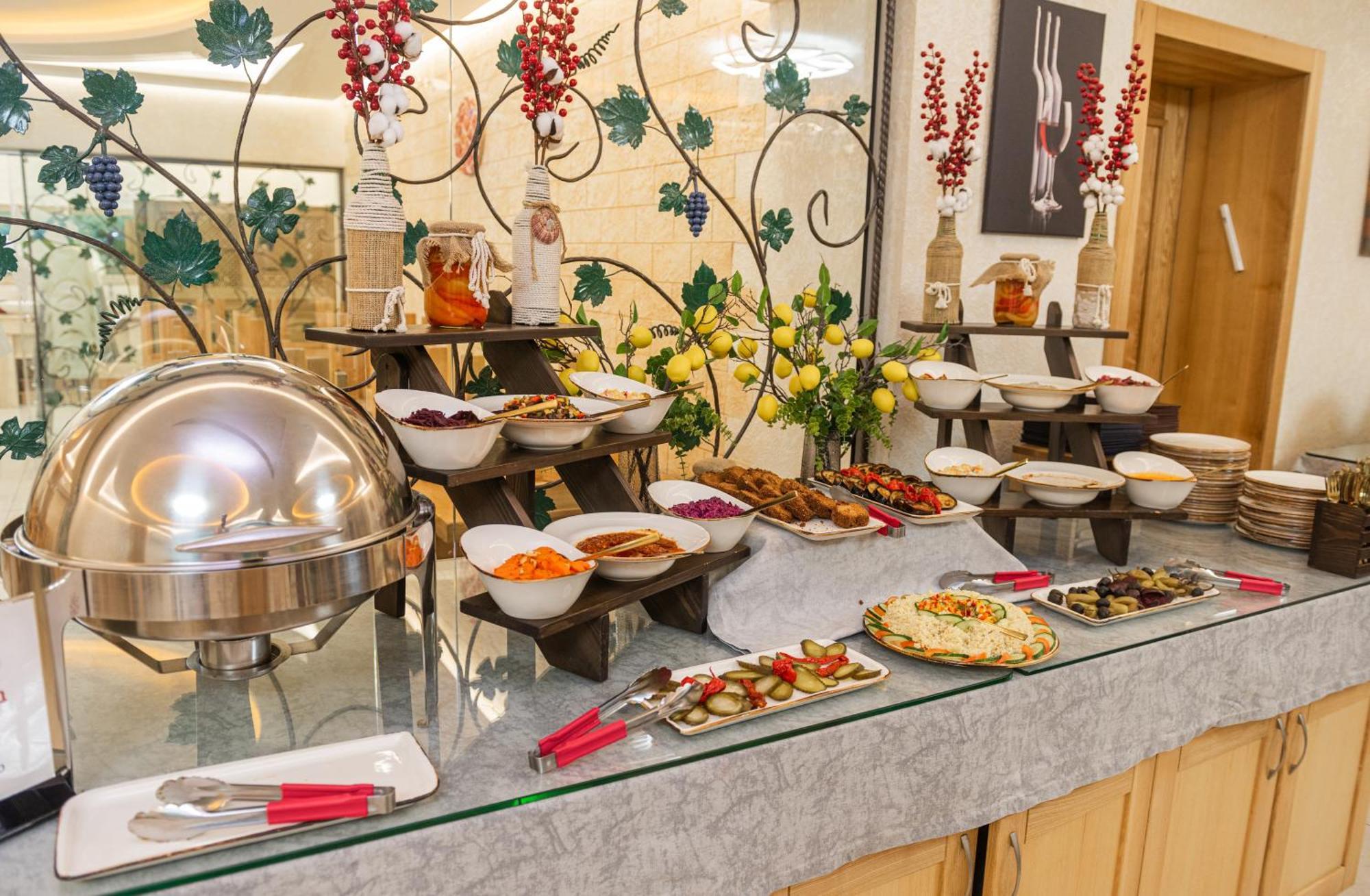 Hoshen Hotel Umany Kültér fotó