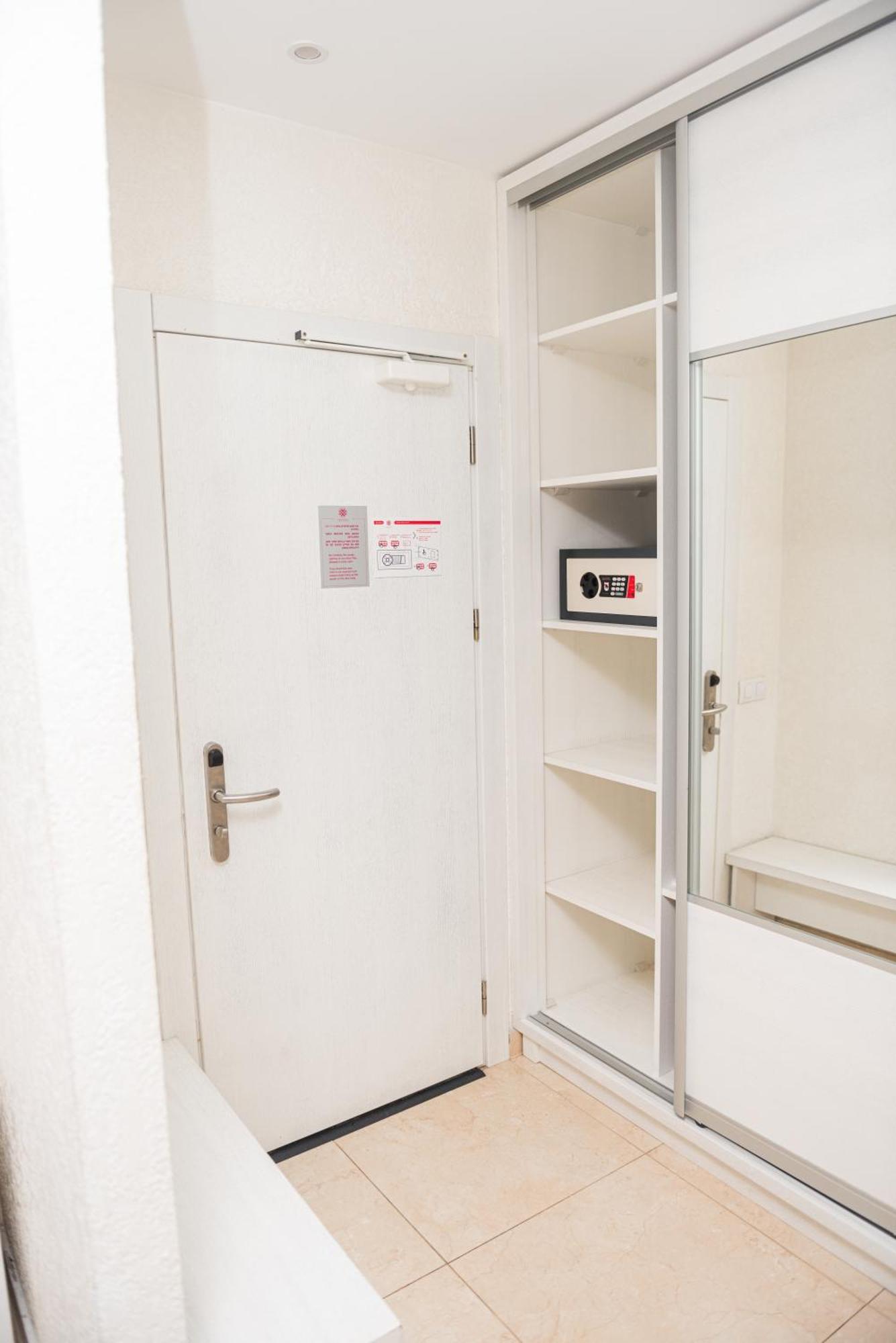 Hoshen Hotel Umany Kültér fotó