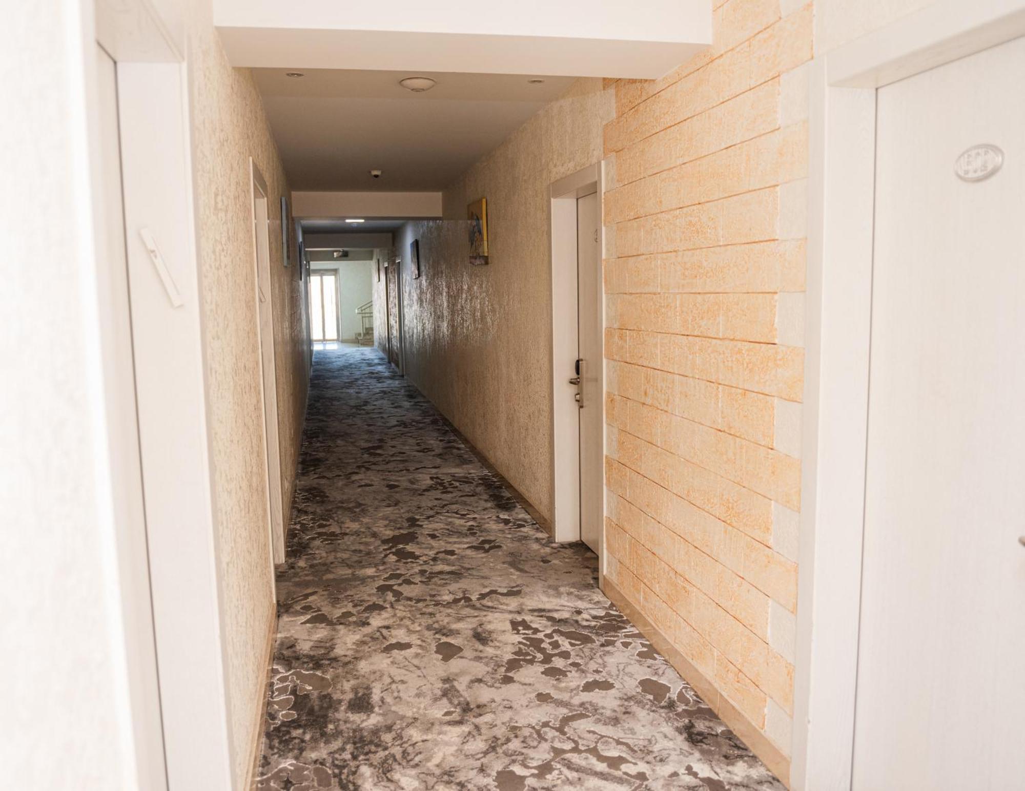 Hoshen Hotel Umany Kültér fotó