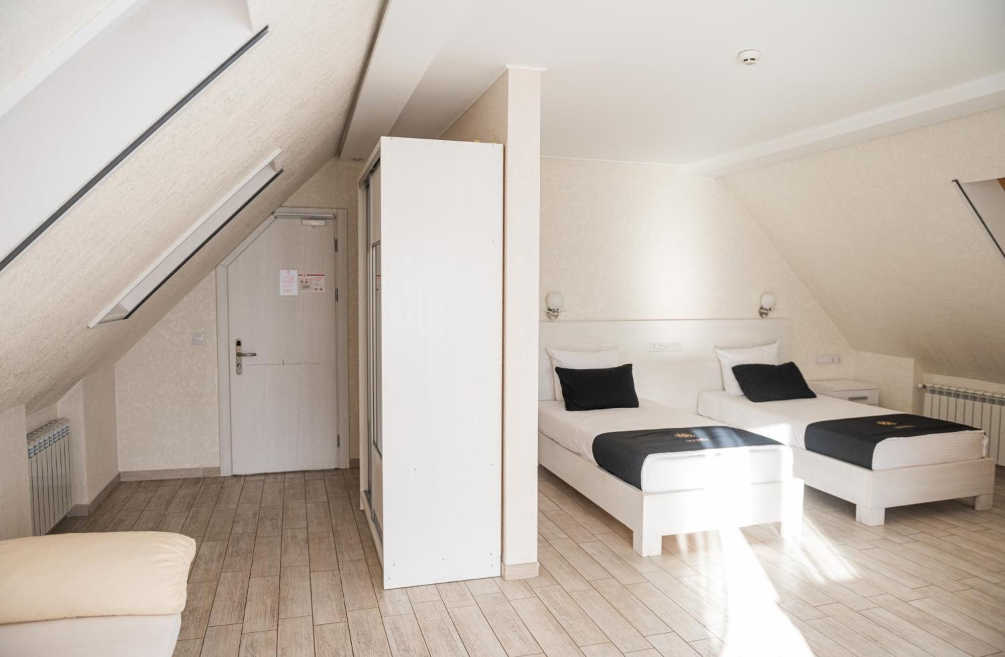 Hoshen Hotel Umany Kültér fotó