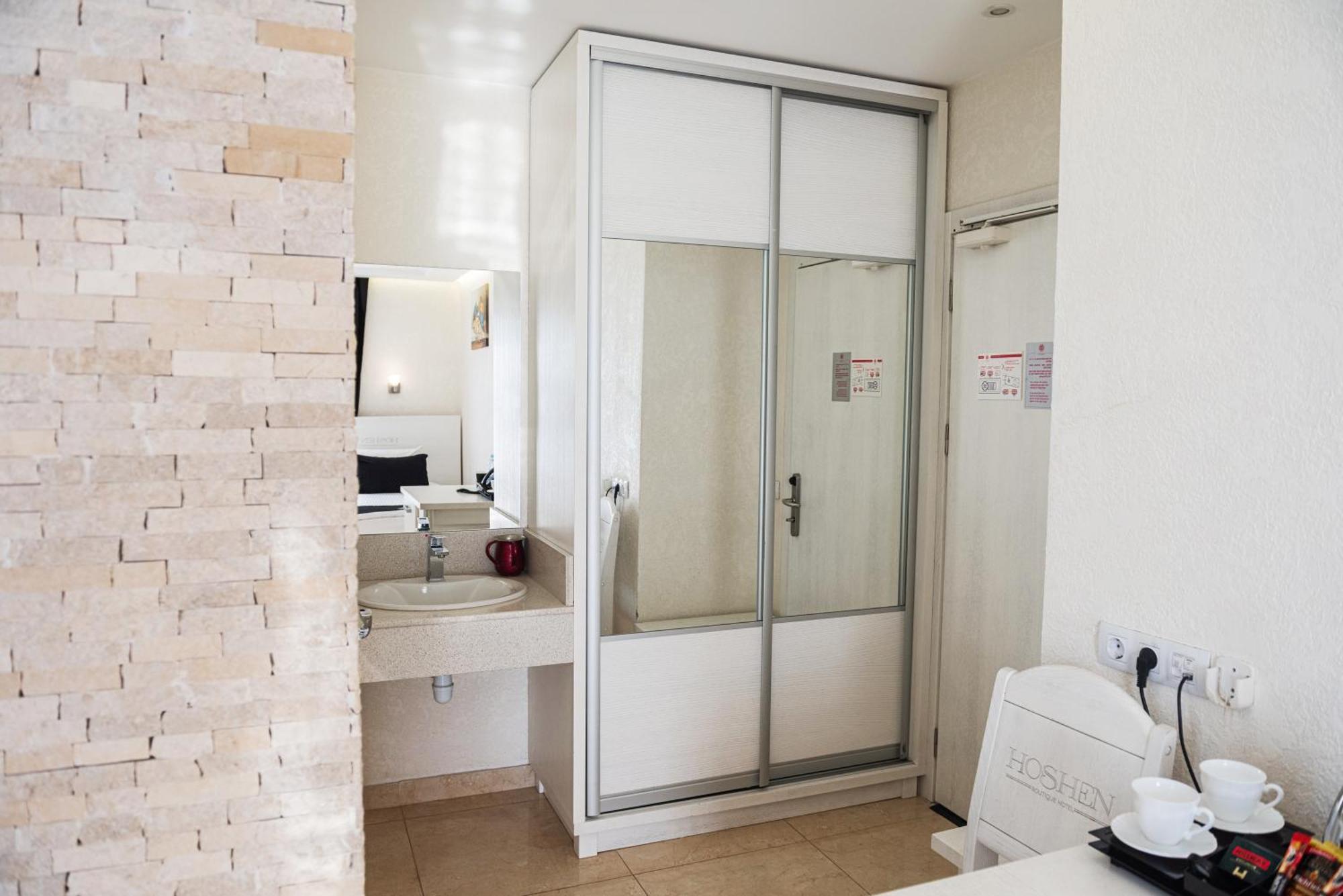 Hoshen Hotel Umany Kültér fotó