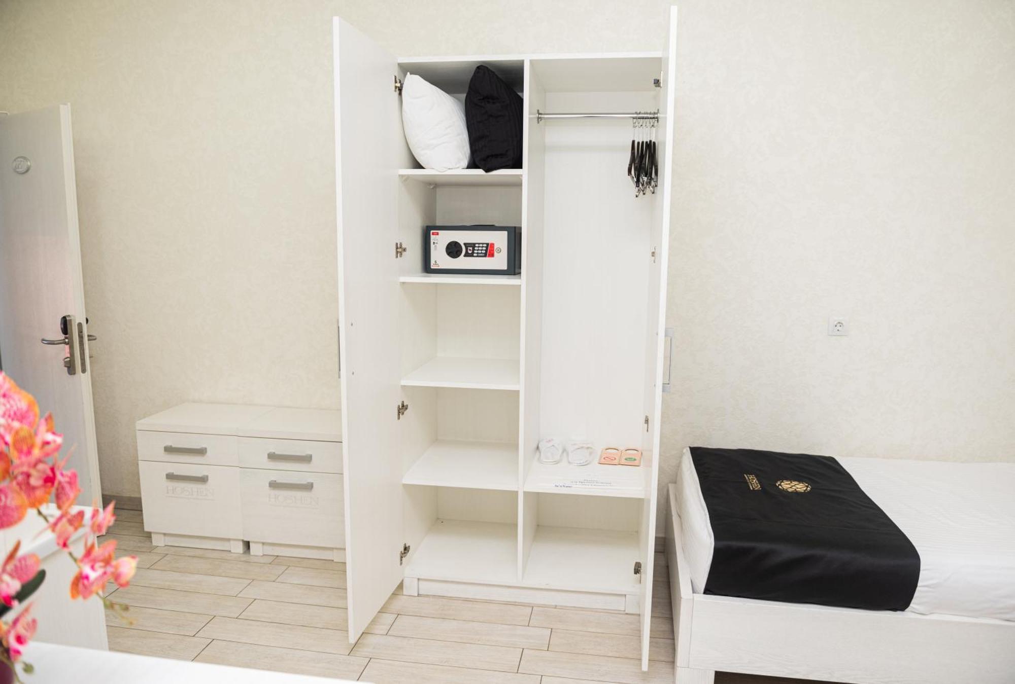 Hoshen Hotel Umany Kültér fotó