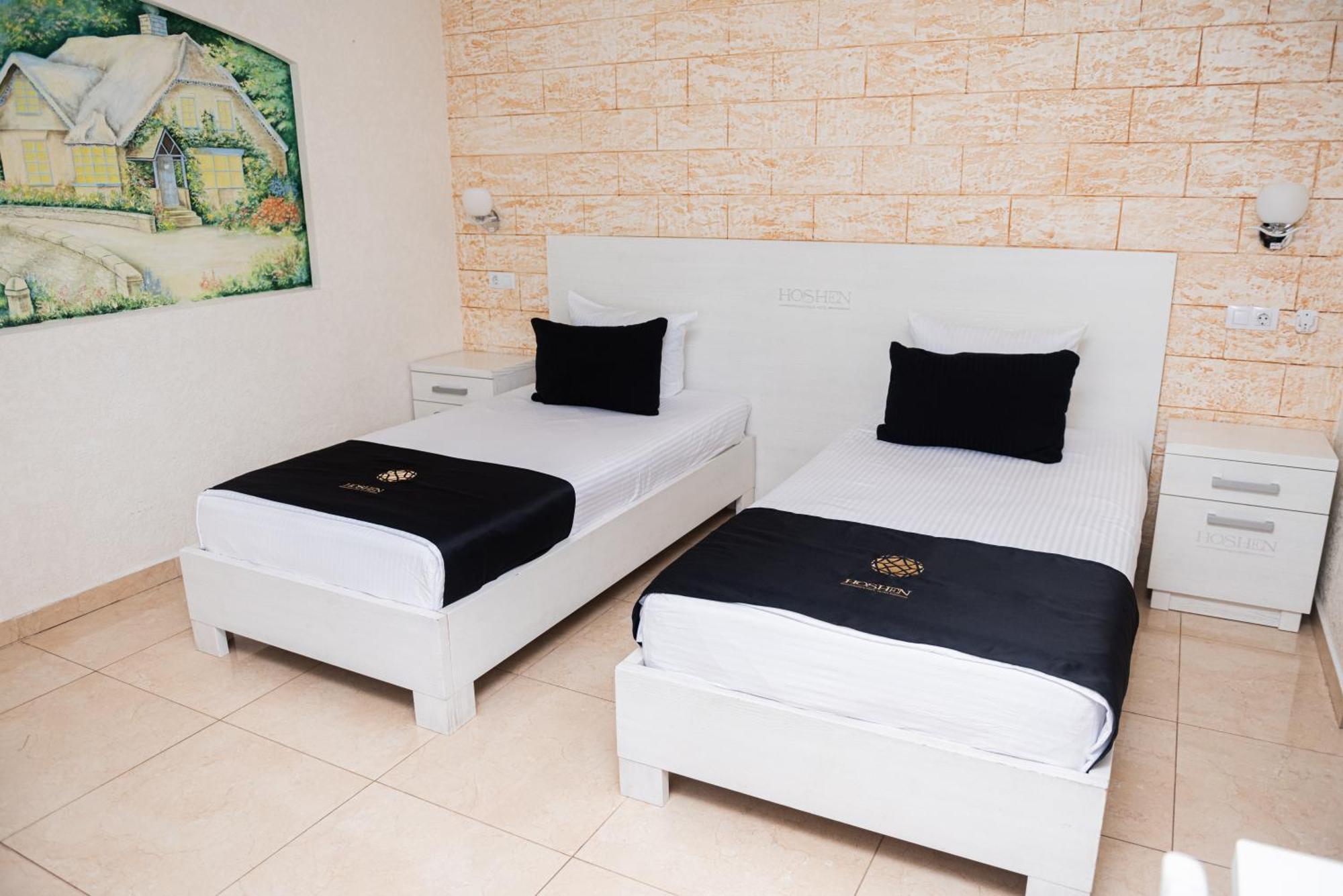 Hoshen Hotel Umany Kültér fotó